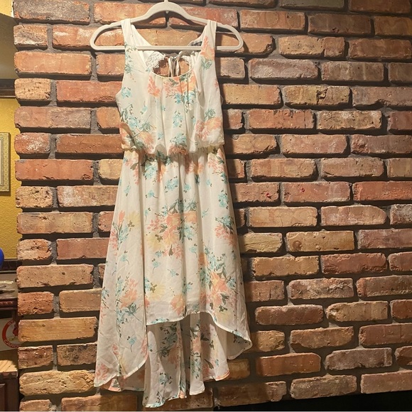 Lily Rose Dresses & Skirts - Lily Rose Sleeveless Hi-Lo Dress Ivory w/Coral Flowers Sz S